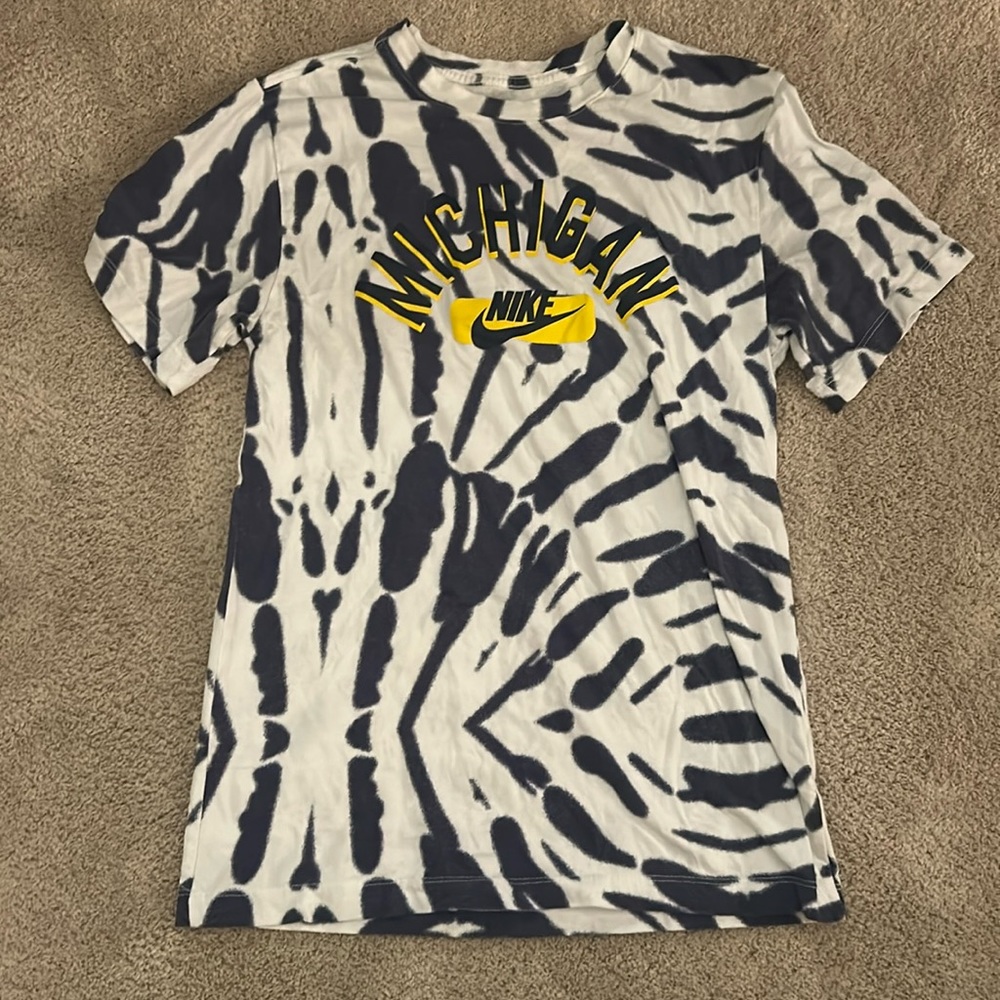 Men’s small Michigan University t shirt